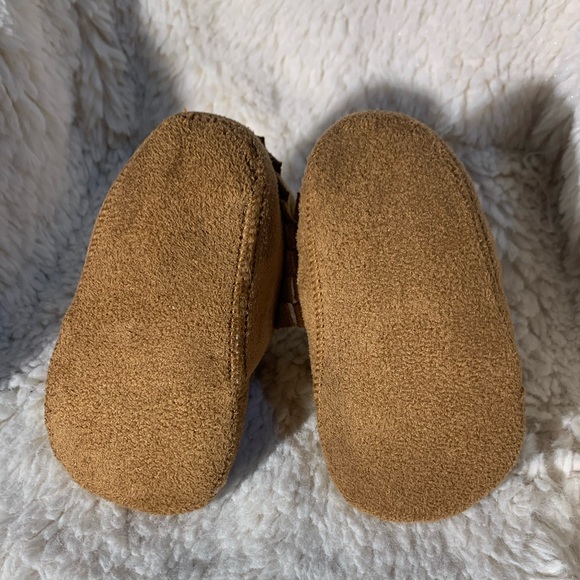 CARTER'S MOCCASIN BOOTIES INFANT SIZE 3-6 MONTHS - Picture 9 of 9